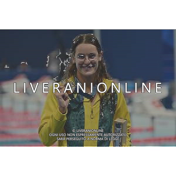 Olimpiadi Parigi 2024 - Nuoto nella foto Kaylee McKeown (AUS) con la medaglia d\'oro Parigi (FRA) 30-07-2024 Arena La Defense Finale dei 100m dorso femminile foto Roberto Garavaglia/Agenzia Aldo Liverani sas