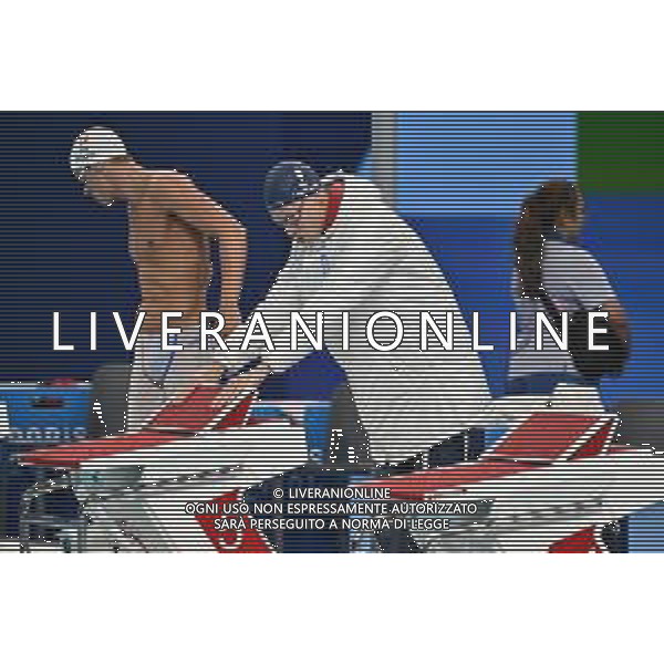 Olimpiadi Parigi 2024 - Nuoto nella foto Leon Marchand (FRA) Parigi (FRA) 31-07-2024 Arena La Defense Nuotatori arrivano in vasca indossando il piumino foto Roberto Garavaglia/Agenzia Aldo Liverani sas