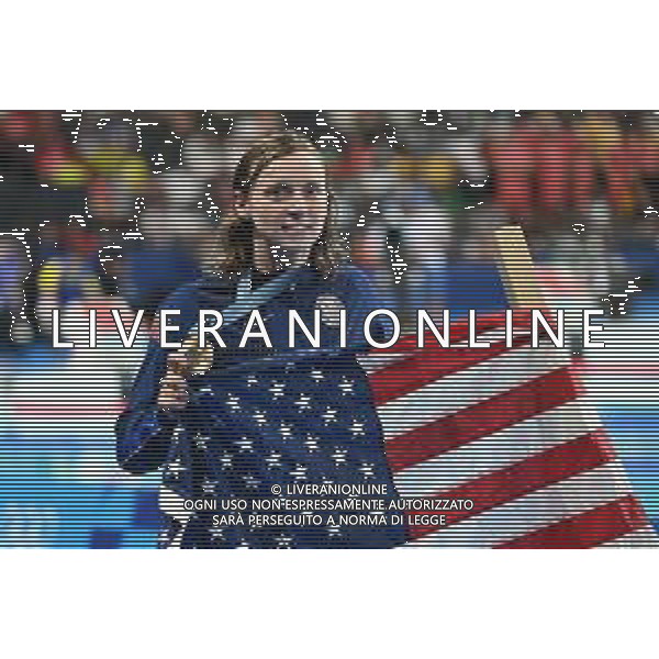 Olimpiadi Parigi 2024 - Nuoto nella foto Katie Ledecky (USA) con la medaglia d\'oro Parigi (FRA) 31-07-2024 Arena La Defense Finale dei 1500m stile libero femminile foto Roberto Garavaglia/Agenzia Aldo Liverani sas