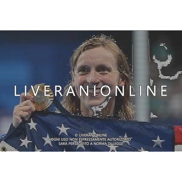 Olimpiadi Parigi 2024 - Nuoto nella foto Katie Ledecky (USA) con la medaglia d\'oro Parigi (FRA) 31-07-2024 Arena La Defense Finale dei 1500m stile libero femminile foto Roberto Garavaglia/Agenzia Aldo Liverani sas