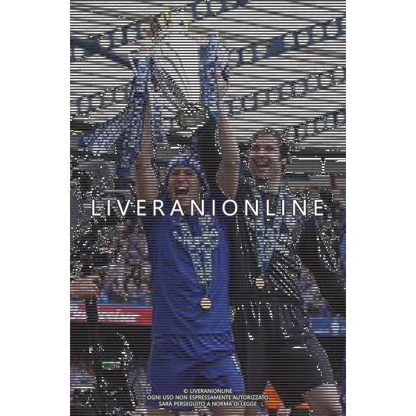 CHELSEA - MANCHESTER UNITED PREMIERSHIP @stamford bridge london UK 29/04/2006 nella foto Arjen ROBBEN AND PETR CECH ESULTANO PER LA VITTORIA DEL TROFEO Picture by Marcello Pozzetti ©IPS Photo Agency/Ag. aldo liverani