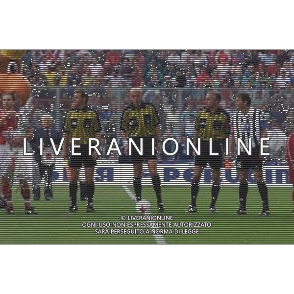 PERUGIA - JUVENTUS CAMPIONATO CALCIO SERIE A - 14 MAGGIO 2000 NELLA FOTO LA TERNA ARBITRALE: L’ARBITRO PIERLUIGI COLLINA, GUARDALINEE SERGIO ZUCCOLINI E MARCO IVALDI ©AGENZIA ALDO LIVERANI SAS