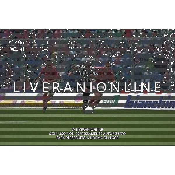 PERUGIA - JUVENTUS CAMPIONATO CALCIO SERIE A - 14 MAGGIO 2000 NELLA FOTO ALESSANDRO DEL PIERO TRA PIERPAOLO BISOLI E GIOVANNI TEDESCO ©AGENZIA ALDO LIVERANI SAS