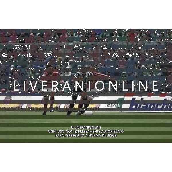 PERUGIA - JUVENTUS CAMPIONATO CALCIO SERIE A - 14 MAGGIO 2000 NELLA FOTO ALESSANDRO DEL PIERO TRA PIERPAOLO BISOLI E GIOVANNI TEDESCO ©AGENZIA ALDO LIVERANI SAS