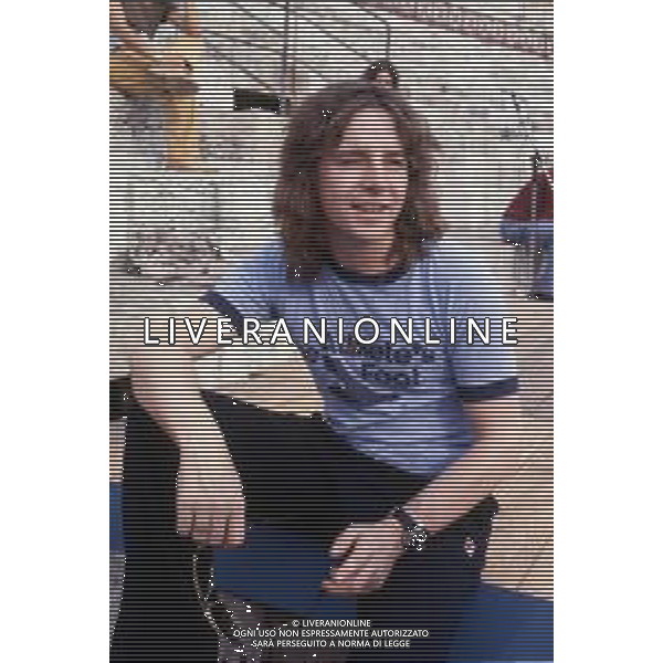 DIA- RETROSPETTIVA JOHN PAUL YOUNG CANTANTE NELLA FOTO AL FESTIVALBAR A VERONA NELL\'ANNO 1976 AG ALDO LIVERANI SAS