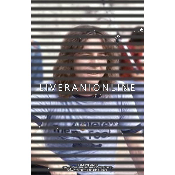 DIA- RETROSPETTIVA JOHN PAUL YOUNG CANTANTE NELLA FOTO AL FESTIVALBAR A VERONA NELL\'ANNO 1976 AG ALDO LIVERANI SAS