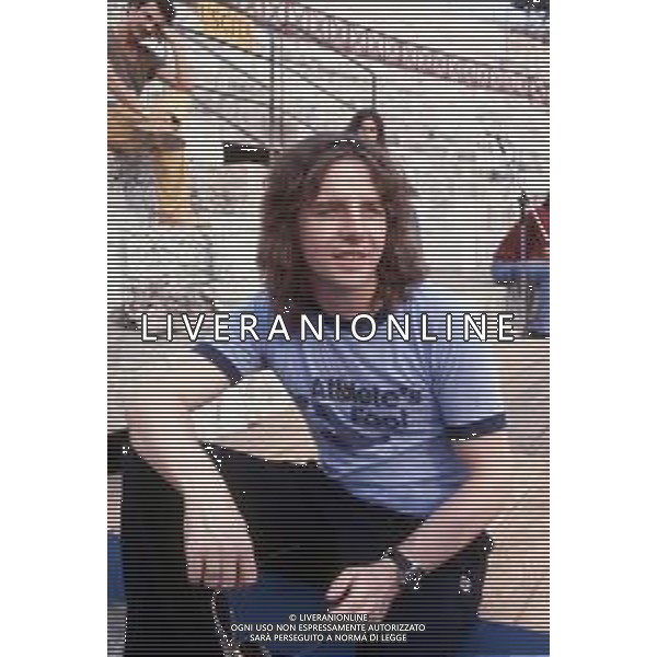 DIA- RETROSPETTIVA JOHN PAUL YOUNG CANTANTE NELLA FOTO AL FESTIVALBAR A VERONA NELL\'ANNO 1976 AG ALDO LIVERANI SAS