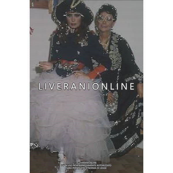 DIAP-RETROSPETTIVA LOREDANA BERTE\' CANTANTE NELLA FOTO LOREDANA BERTE\' CON LA SORELLA MIA MARTINI AG ALDO LIVERANI SAS