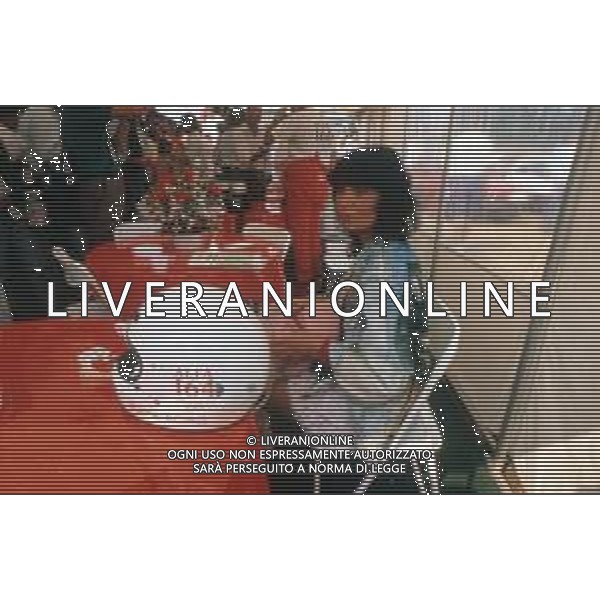 DIAP-RETROSPETTIVA LOREDANA BERTE\' CANTENTE NELLA FOTO LOREDANA BERTE\' A MONZA NELL\'ANNO 1988 ALLA COMPETIZIONE AUTOMOBILISTICA “ALFA 164 CELEBRITY RACE“ FOTO CONTROLUCE-AG ALDO LIVERANI SAS