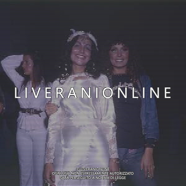 COL-RETROSPETTIVA LOREDANA BERTE\' CANTANTE NELLA FOTO LOREDANA BERTE\' CON LA SORELLA MIA MARTINI  AG ALDO LIVERANI SAS