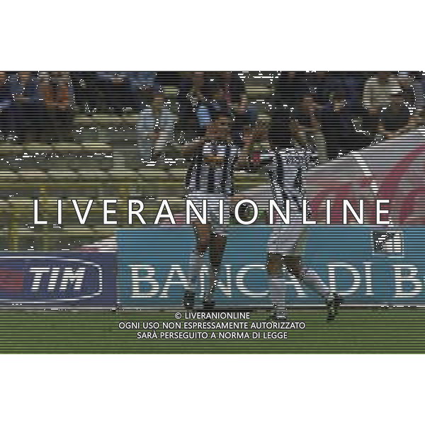 06-05-2001 BOLOGNA-CAMPIONATO DI CALCIO SERIE A BOLOGNA -UDINESE 1-1 NELLA FOTO ESULTANZA GIOCATORI UDINESE DOPO IL GOAL DI ALBERTO AG ALDO LIVERANI SAS
