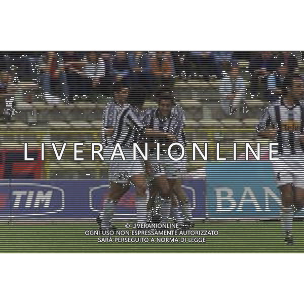 06-05-2001 BOLOGNA-CAMPIONATO DI CALCIO SERIE A BOLOGNA -UDINESE 1-1 NELLA FOTO ESULTANZA GIOCATORI UDINESE DOPO IL GOAL DI ALBERTO AG ALDO LIVERANI SAS