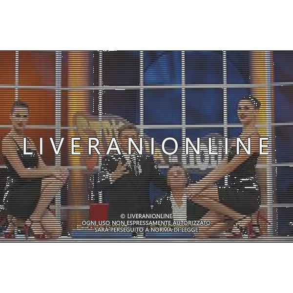 TRASMISSIONE TELEVISIVA STRISCIA LA NOTIZIA ANNO 2007 Triennale - NELLA FOTO: THAIS WIGGERS, EZIO GREGGIO, ENZO IACCHETTI E MELISSA SATTA UFFICIO STAMPA MEDIASET-AG ALDO LIVERANI SAS