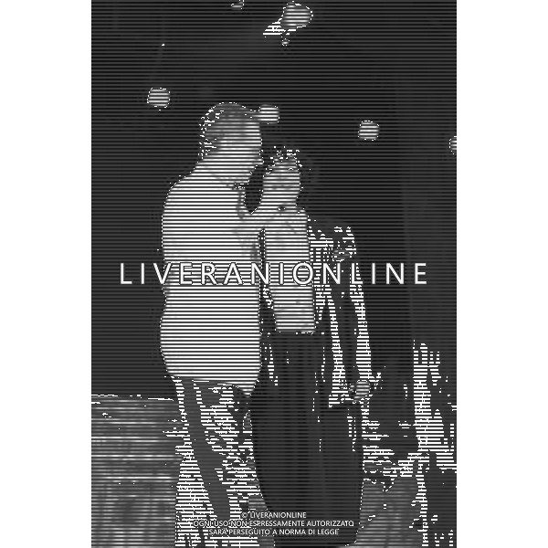 Neg- RETROSPETTIVA MIA MARTINI CANTANTE NELLA FOTO CON JOHNNY DORELLI AL FESTIVAL DI SANREMO NELL\'ANNO 1990 (PROVE) ©DFP / AGENZIA ALDO LIVERANI SAS