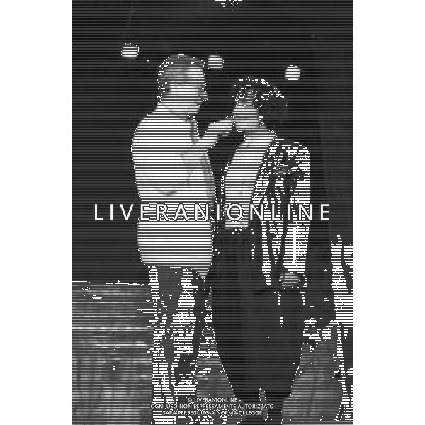 Neg- RETROSPETTIVA MIA MARTINI CANTANTE NELLA FOTO CON JOHNNY DORELLI AL FESTIVAL DI SANREMO NELL\'ANNO 1990 (PROVE) ©DFP / AGENZIA ALDO LIVERANI SAS