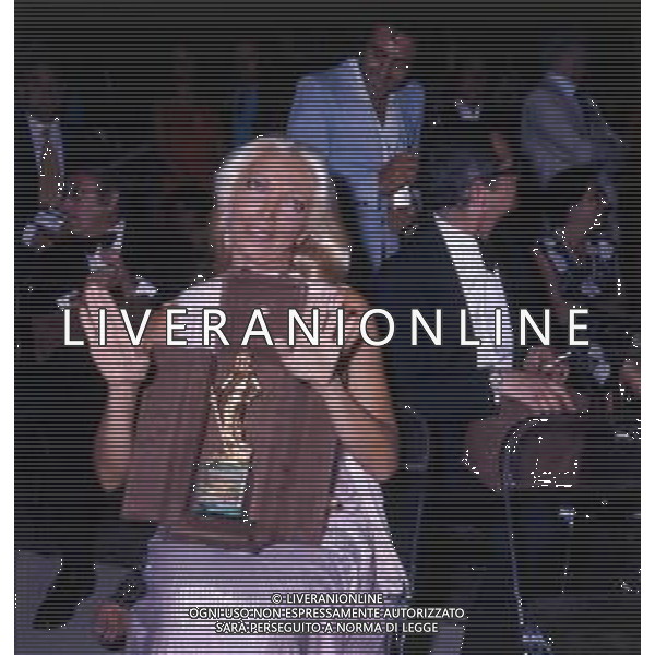 col-MARIANGELA MELATO, attrice italiana - RETROSPETTIVA nella foto Mariangela Melato con il David di Donatello 1975 ©ARCHIVIO / AGENZIA ALDO LIVERANI SAS