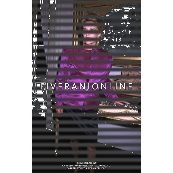 DIAP-RETROSPETTIVA JEANNE MOREAU ATTRICE NELLA FOTO JEANNE MOREAU A MILANO NELL\'ANNO 1987 ALLA PRESENTAZIONE DELL\'ANNUARIO DELLO SPETTACOLO “PATALOGO DIECI“ AG ALDO LIVERANI SAS