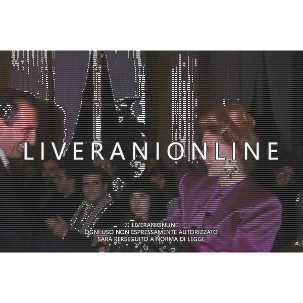 DIAP-RETROSPETTIVA JEANNE MOREAU ATTRICE NELLA FOTO JEANNE MOREAU A MILANO NELL\'ANNO 1987 ALLA PRESENTAZIONE DELL\'ANNUARIO DELLO SPETTACOLO “PATALOGO DIECI“ CON IL SINDACO DI MILANO PAOLO PILLITTERI AG ALDO LIVERANI SAS