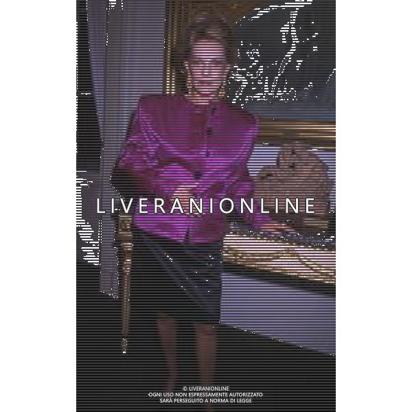 DIAP-RETROSPETTIVA JEANNE MOREAU ATTRICE NELLA FOTO JEANNE MOREAU A MILANO NELL\'ANNO 1987 ALLA PRESENTAZIONE DELL\'ANNUARIO DELLO SPETTACOLO “PATALOGO DIECI“ AG ALDO LIVERANI SAS
