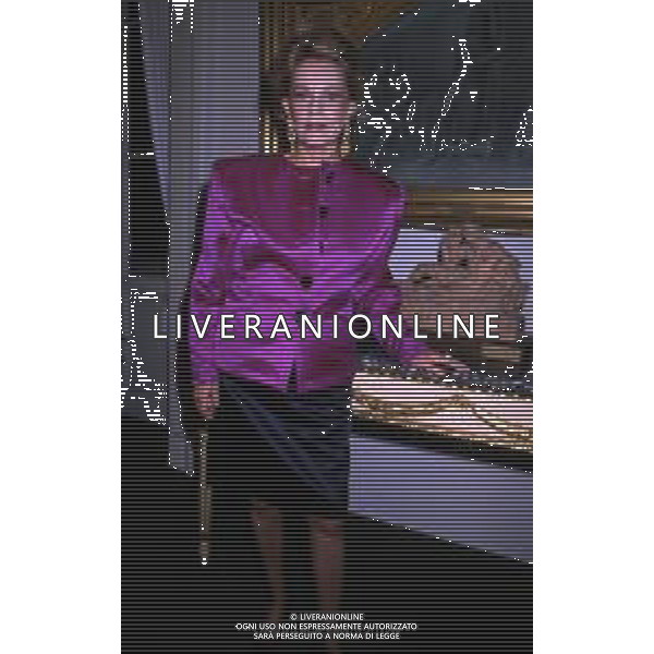 DIAP-RETROSPETTIVA JEANNE MOREAU ATTRICE NELLA FOTO JEANNE MOREAU A MILANO NELL\'ANNO 1987 ALLA PRESENTAZIONE DELL\'ANNUARIO DELLO SPETTACOLO “PATALOGO DIECI“ AG ALDO LIVERANI SAS