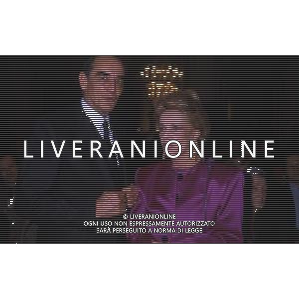 DIAP-RETROSPETTIVA JEANNE MOREAU ATTRICE NELLA FOTO JEANNE MOREAU A MILANO NELL\'ANNO 1987 ALLA PRESENTAZIONE DELL\'ANNUARIO DELLO SPETTACOLO “PATALOGO DIECI“ CON VITTORIO GASSMAN AG ALDO LIVERANI SAS