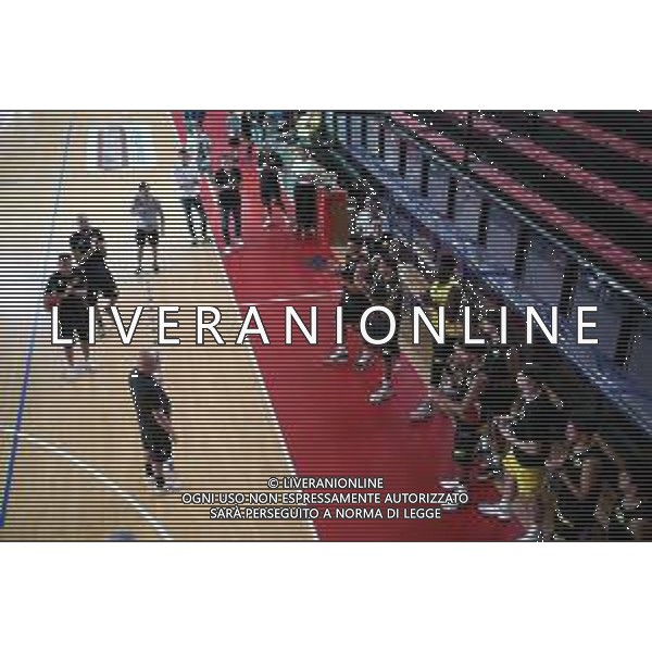 IMOLA 16 08 2024 VIRTUS IMOLA BASKET SERIE B1 PRIMO ALLENAMENTO NELLA FOTO ALLENATORE GIAN LUIGI GALETTI CON I GIOCATORI PRIMA DI ALLENAMENTO ©SANNA/AGENZIA ALDO LIVERANI SAS