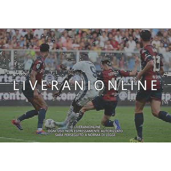 Genoa vs Inter nella foto il contatto in area tra Milan Badelj (Genoa) e Marcus Thuram (Inter) giudicato da rigore dall\'arbitro Ermanno Feliciani di Teramo che poi torna sulla sua decisione dopo revisione al VAR Genova 17-08-2024 Stadio Luigi Ferraris - Marassi Campionato Serie A Enilive - 1a giornata foto Roberto Garavaglia/Agenzia Aldo Liverani sas