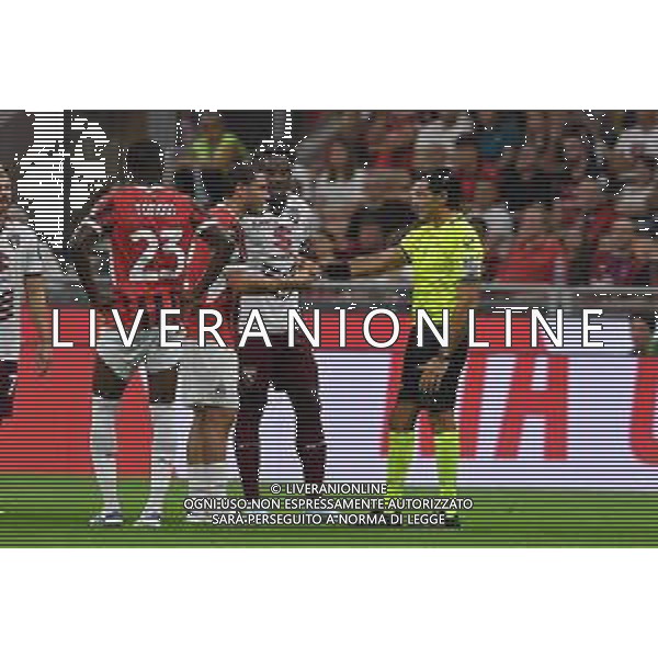 Milano 17.08.2024 Stadio Giuseppe Meazza @Manuela Viganti /Ag. Aldo Liverani sas Milan vs Torino Campionato Calcio Serie A Enilive 2024/2025 1a giornata Nella foto: l\'arbitro fabio maresca con davide calabria e duvan zapata in attesa del var ©Viganti/AGENZIA ALDO LIVERANI SAS