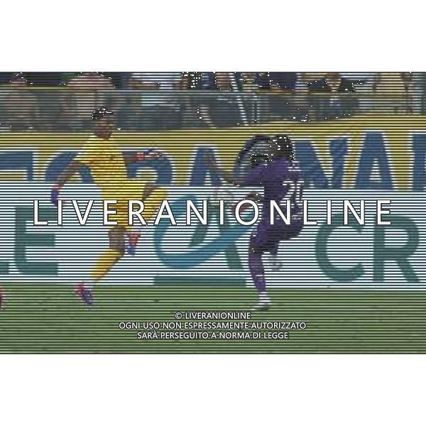 Zion Suzuki of Parma AC battle for the ball with Moise Kean of ACF Fiorentina during Parma FC vs ACF Fiorentina, 1° Serie A Enilive 2024-25 game at Ennio Tardini Stadium in Parma (PR), Italy, on August 17, 2024. (Photo by Davide Casentini)/AGENZIA ALDO LIVERANI SAS