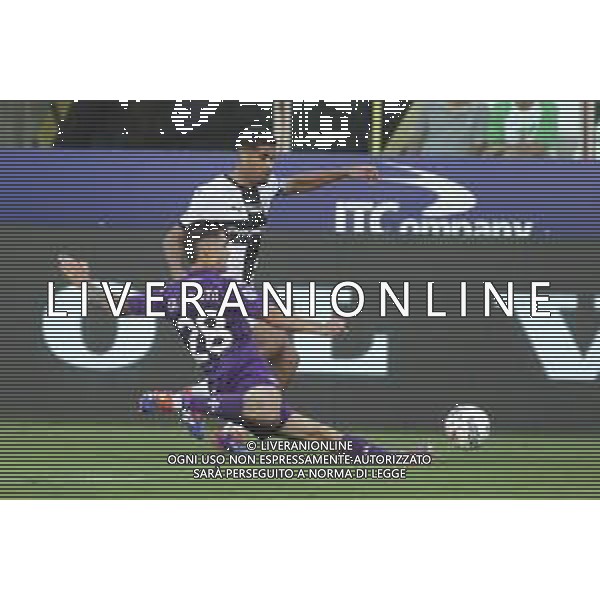 Lucas Martinez Quarta of ACF Fiorentina competes for the ball with Simon Sohm of Parma AC during Parma FC vs ACF Fiorentina, 1° Serie A Enilive 2024-25 game at Ennio Tardini Stadium in Parma (PR), Italy, on August 17, 2024. (Photo by Davide Casentini)/AGENZIA ALDO LIVERANI SAS