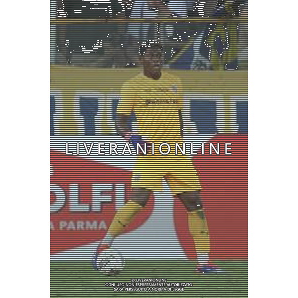 Zion Suzuki of Parma AC play the ball during Parma FC vs ACF Fiorentina, 1° Serie A Enilive 2024-25 game at Ennio Tardini Stadium in Parma (PR), Italy, on August 17, 2024. (Photo by Davide Casentini)/AGENZIA ALDO LIVERANI SAS