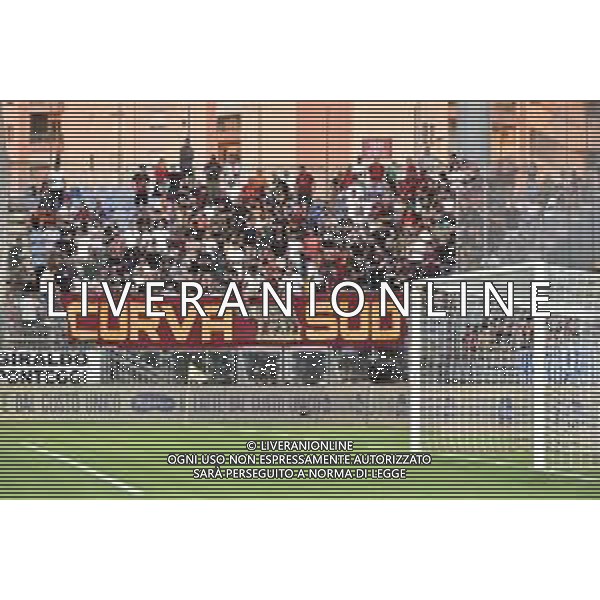 18-8-2024. Cagliari calcio-A.S. Roma. 1° Giornata Campionato Italiano Serie A 2024/2025, stadio Unipol Domus Cagliari. Foto Salvatore Moi/Agenzia Aldo Liverani s.as. Nella foto: Tifosi della Roma calcio nel settore ospiti dello stadio Unipol Domus. ©Salvatore Moi/AGENZIA ALDO LIVERANI SAS