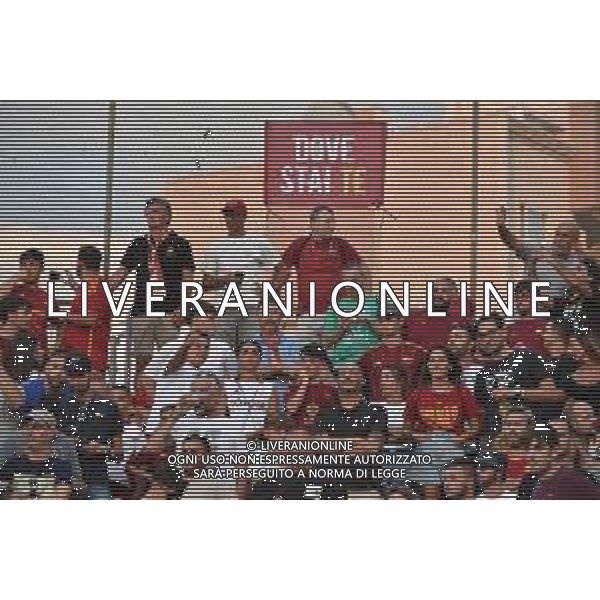 18-8-2024. Cagliari calcio-A.S. Roma. 1° Giornata Campionato Italiano Serie A 2024/2025, stadio Unipol Domus Cagliari. Foto Salvatore Moi/Agenzia Aldo Liverani s.as. Nella foto: Tifosi della Roma calcio nel settore ospiti dello stadio Unipol Domus. ©Salvatore Moi/AGENZIA ALDO LIVERANI SAS