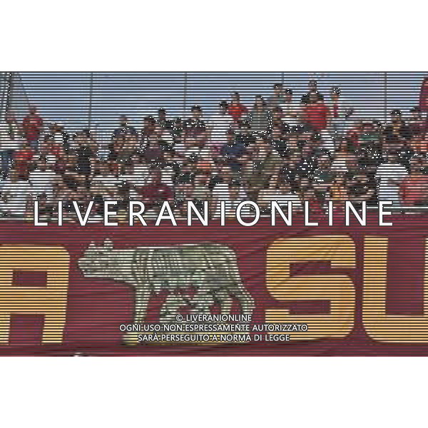 18-8-2024. Cagliari calcio-A.S. Roma. 1° Giornata Campionato Italiano Serie A 2024/2025, stadio Unipol Domus Cagliari. Foto Salvatore Moi/Agenzia Aldo Liverani s.as. Nella foto: Tifosi della Roma calcio nel settore ospiti dello stadio Unipol Domus. ©Salvatore Moi/AGENZIA ALDO LIVERANI SAS