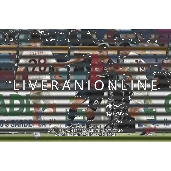 18-8-2024. Cagliari calcio-A.S. Roma. 1° Giornata Campionato Italiano Serie A 2024/2025, stadio Unipol Domus Cagliari. Foto Salvatore Moi/Agenzia Aldo Liverani s.as. Nella foto:Gianluca Lapadula Cagliari, Zeki Celik Roma ©Salvatore Moi/AGENZIA ALDO LIVERANI SAS