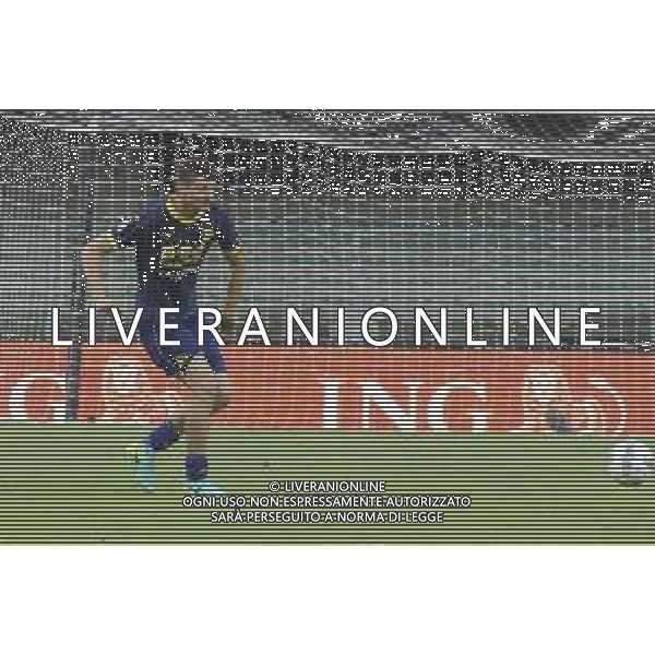 Pawel Dawidowicz of Hellas Verona FC play the ball during Hellas Verona FC vs SSC Napoli, 1° Serie A EniLive 2024-25 game at Marcantonio Bentegodi Stadium in Verona (VR), Italy, on August 18, 2024. (Photo by Davide Casentini)/AGENZIA ALDO LIVERANI SAS