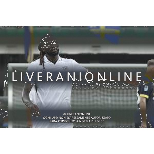 Andre\'-Frank Zambo Anguissa of SSC Napoli gestures during Hellas Verona FC vs SSC Napoli, 1° Serie A EniLive 2024-25 game at Marcantonio Bentegodi Stadium in Verona (VR), Italy, on August 18, 2024. (Photo by Davide Casentini)/AGENZIA ALDO LIVERANI SAS