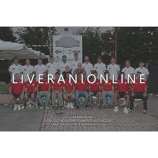 IMOLA 19 08 2024 ANDREA COSTA BASKET SERIE B1 RADUNO UFFICIALE DELLA SQUADRA NELLA FOTO SQUADRA DELL\'ANDREA COSTA BASKET CON I PADRONI DELLA OSTERIA IL CAFFE DI ZOLINO ©SANNA/AGENZIA ALDO LIVERANI SAS
