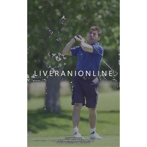 RETROSPETTIVA CHRISTIAN GHEDINA SCIATORE NELLA FOTO CHRISTIAN GHEDINA A GRADO IL GIORNO 19-05-2001 GIOCA A GOLF FOTO FABIO SERINO-AG ALDO LIVERANI SAS