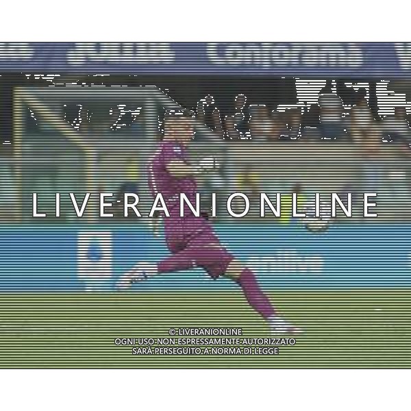 Lorenzo Montipo\' of Hellas Verona FC kick the ball during Hellas Verona FC vs SSC Napoli, 1° Serie A EniLive 2024-25 game at Marcantonio Bentegodi Stadium in Verona (VR), Italy, on August 18, 2024. (Photo by Davide Casentini)/AGENZIA ALDO LIVERANI SAS