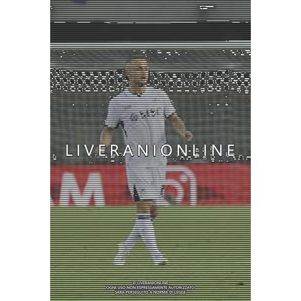 Stanislav Lobotka of SSC Napoli play the ball during Hellas Verona FC vs SSC Napoli, 1° Serie A EniLive 2024-25 game at Marcantonio Bentegodi Stadium in Verona (VR), Italy, on August 18, 2024. (Photo by Davide Casentini)/AGENZIA ALDO LIVERANI SAS