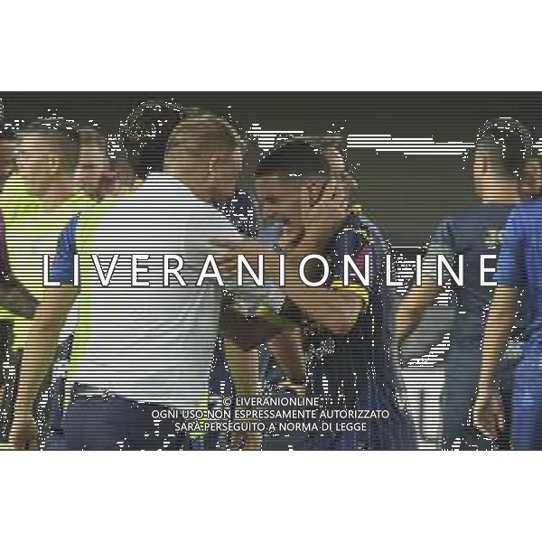 Paolo Zanetti Head Coach of Hellas Verona FC hugs Reda Belahyane of Hellas Verona FC at the end of Hellas Verona FC vs SSC Napoli, 1° Serie A EniLive 2024-25 game at Marcantonio Bentegodi Stadium in Verona (VR), Italy, on August 18, 2024. (Photo by Davide Casentini)/AGENZIA ALDO LIVERANI SAS