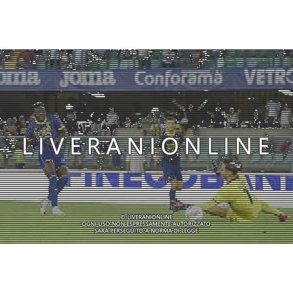 Daniel Mosquera of Hellas Verona FC scores a goal during Hellas Verona FC vs SSC Napoli, 1° Serie A EniLive 2024-25 game at Marcantonio Bentegodi Stadium in Verona (VR), Italy, on August 18, 2024. (Photo by Davide Casentini)/AGENZIA ALDO LIVERANI SAS
