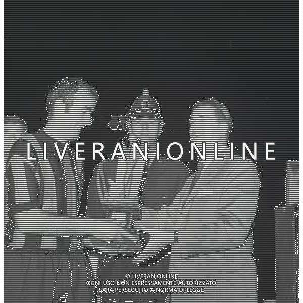 NEG-RETROSPETTIVA MARIO CORSO CALCIATORE NELLA FOTO MARIO CORSO PREMIATO DAL SINDACO DI MILANO ALDO ANIASI TROFEO CITTA\' DI MILANO AG ALDO LIVERANI SAS