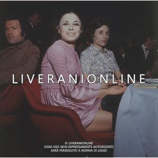 COL- RETROSPETTIVA ROSANNA FRATELLO CANTANTE NELLA FOTO ROSANNA FRATELLO A SALSOMAGGIORE TERME NELL\'ANNO 1970 CON LA MAMMA GEMMA AG ALDO LIVERANI SAS
