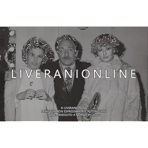 NEG-RETROSPETTIVA UGO TOGNAZZI ATTORE NELLA FOTO ORNELLA VANONI-UGO TOGNAZZI-EDWIGE FENECH AL TEATRO MANZONI AGENZIA ALDO LIVERANI SAS