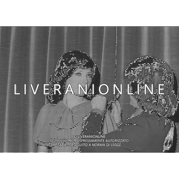 RETROSPETTIVA ROSANNA FRATELLO CANTANTE NELLA FOTO ROSANNA FRATELLO CON IL PARRUCCHIERE ROLANDO ELISEI A SANREMO NELL\'ANNO 1974 AG ALDO LIVERANI SAS