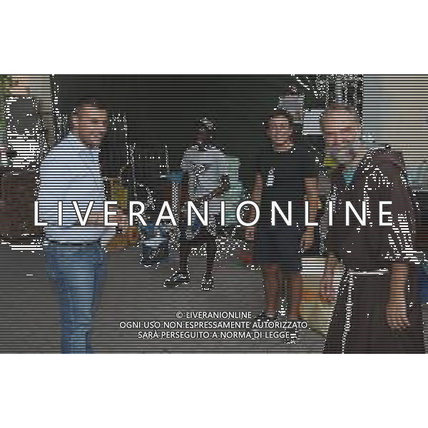 IMOLA 26 08 2024 VISITA DEL SINDACO MARCO PANIERI AL MERCATINO DEI FRATI CAPPUCCINI NELLA FOTO FRATE MATTEO GHISINI E SINDACO MARCO PANIERI CON I VOLONTARI FOTO GIANNI SANNA-AG ALDO LIVERANI SAS