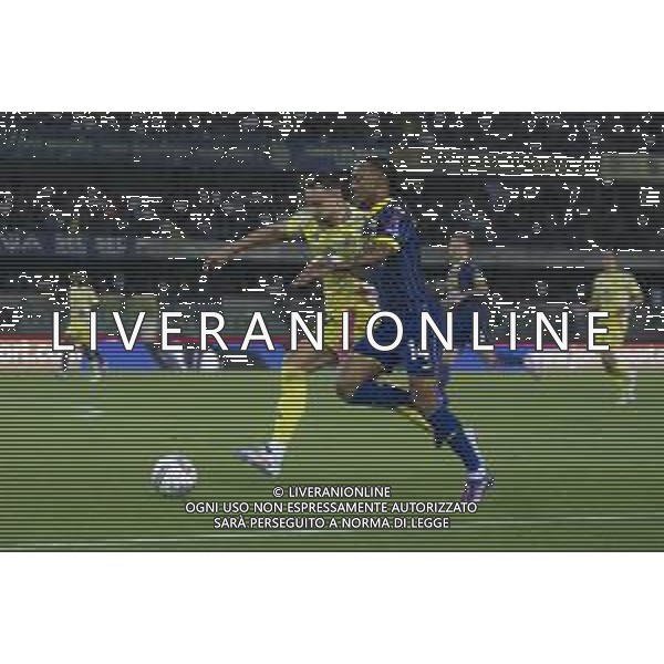 Federico Gatti of Juventus FC competes for the ball with Dailon Livramento of Hellas Verona FC FC during Hellas Verona FC vs Juventus FC, 2° Serie A Enilive 2024-25 game at Marcantonio Bentegodi Stadium in Verona (VR), Italy, on August 26, 2024. (Photo by Davide Casentini)/ AGENZIA ALDO LIVERANI SAS