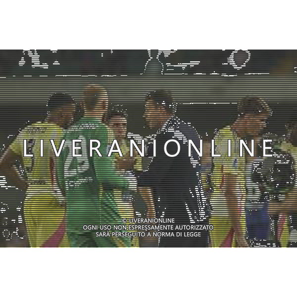 Thiago Motta Head Coach of Juventus FC speaks during cooling break during Hellas Verona FC vs Juventus FC, 2° Serie A Enilive 2024-25 game at Marcantonio Bentegodi Stadium in Verona (VR), Italy, on August 26, 2024. (Photo by Davide Casentini)/ AGENZIA ALDO LIVERANI SAS